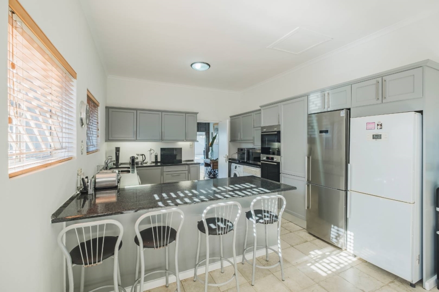 4 Bedroom Property for Sale in Fresnaye Western Cape